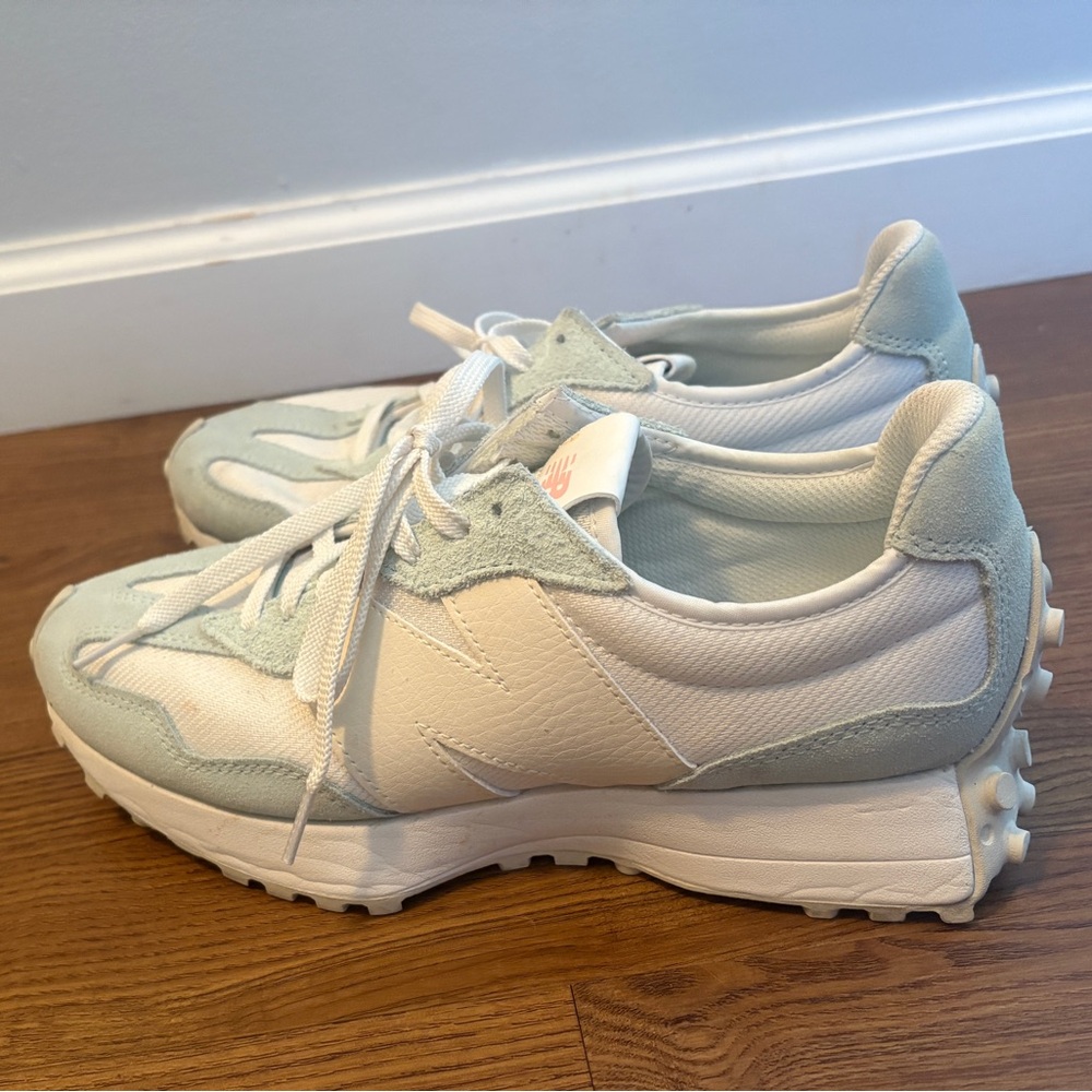 New Balance 327 Women's Sneakers